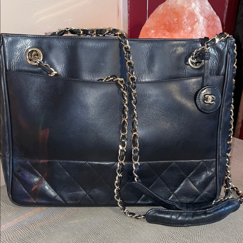 CHANEL Black Quilted Leather Shoulder Bag